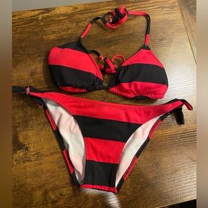 Point conception bikini black & raspberry
Top used once new bottoms never used